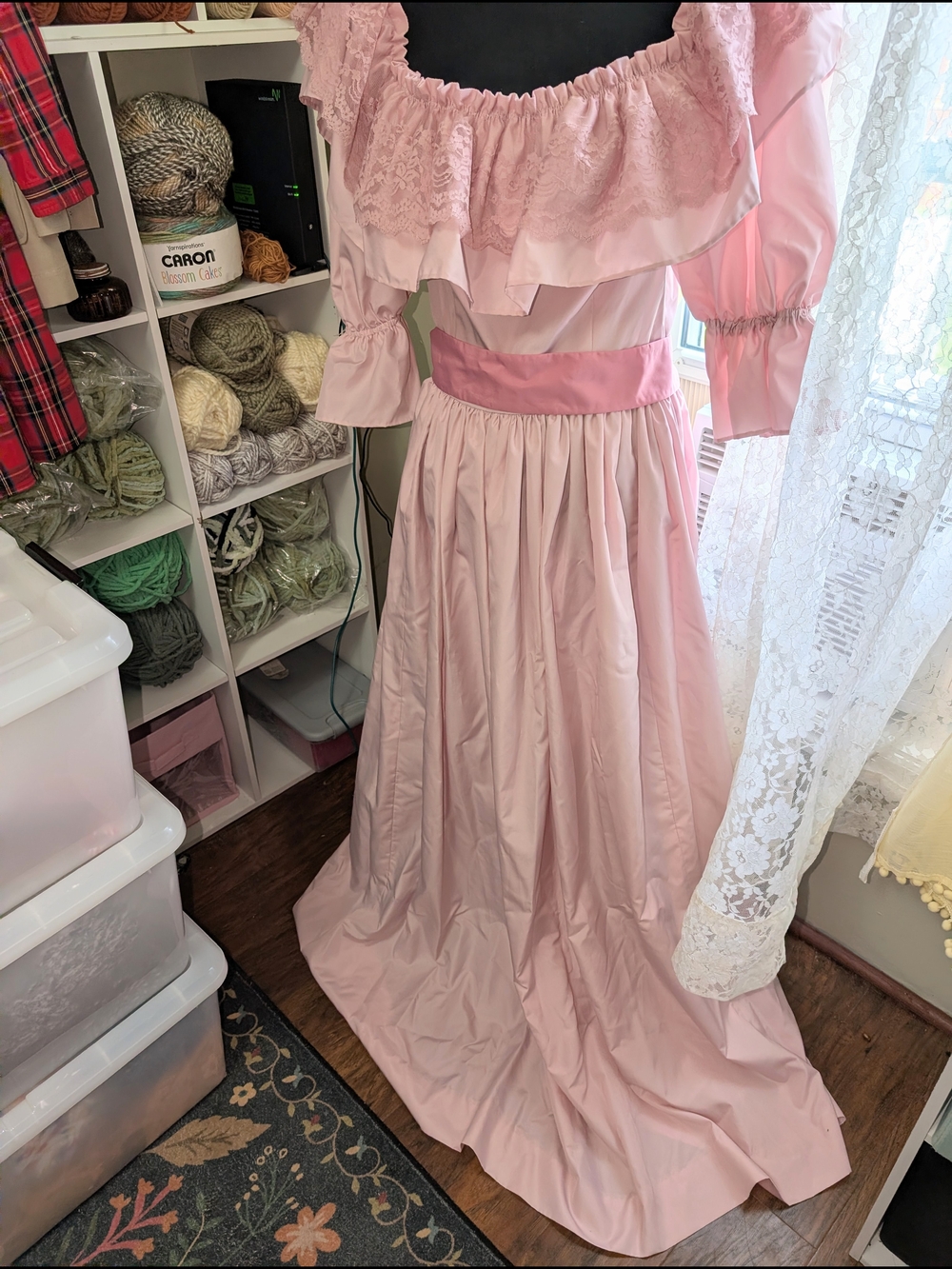 Vintage Pink Prom Dress with Ruffled Lace Bodice Sz M/L?